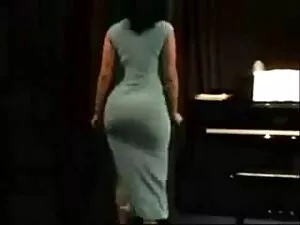 Գեղեցիկ շեկ spanked  ...